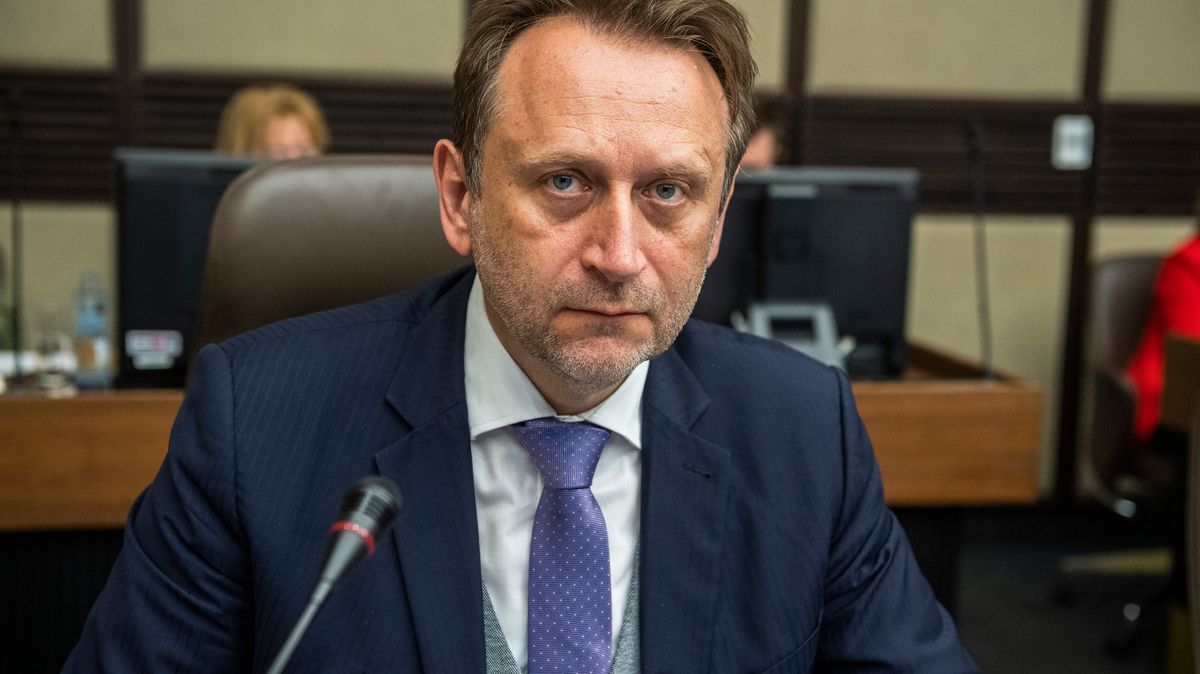 Slovenský ministr zemědělství rezignoval. Jeho firma vysoutěžila eurodotaci, jako jediná